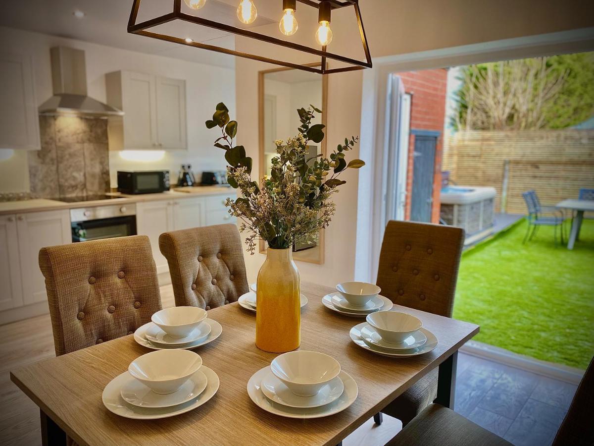 Ferienhaus Family Modern 3 Bed Hot Tub House In